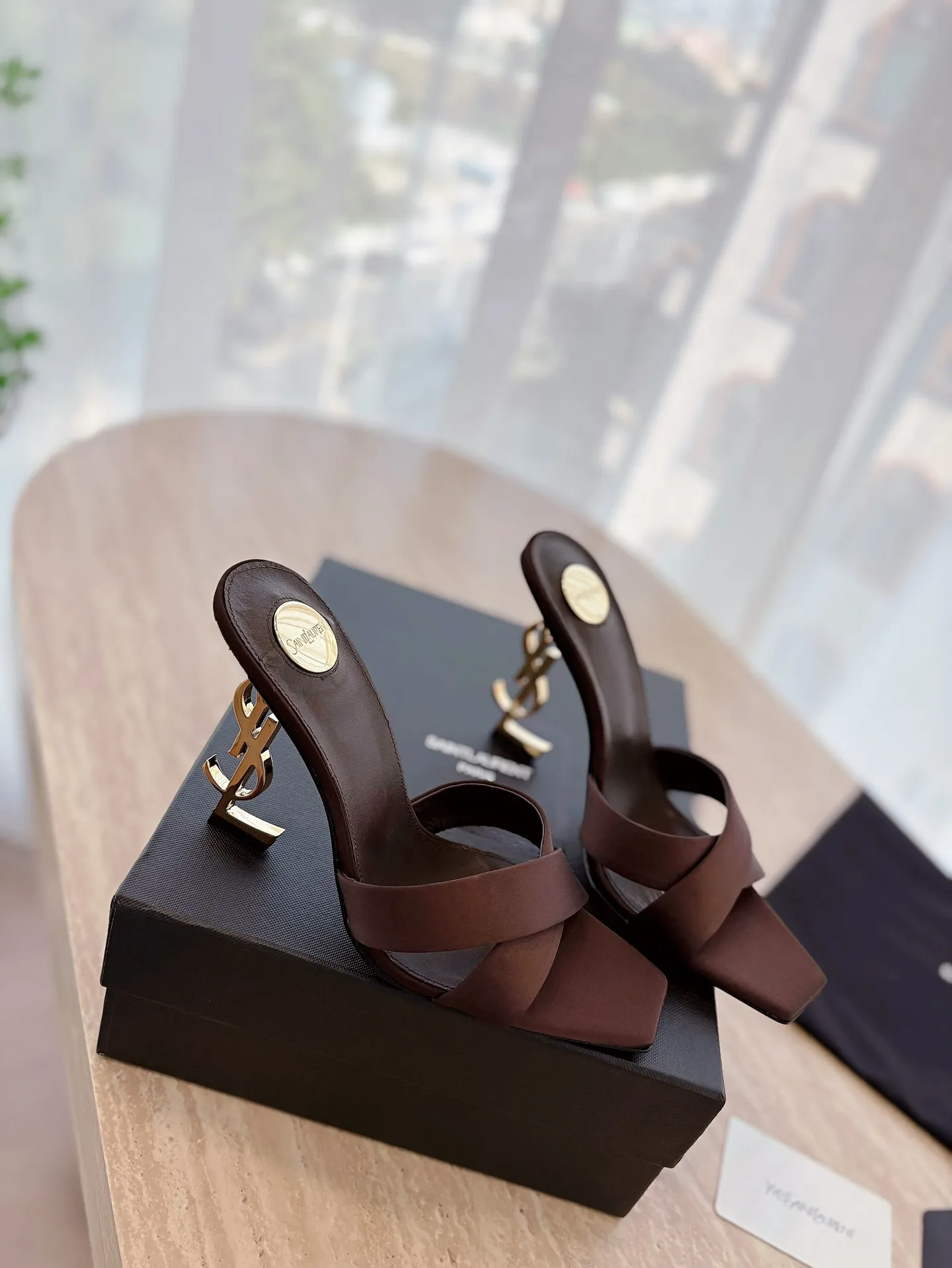 👟👟Ex-factory price 560👟👟 "SAINT LAURENT*" Yves Saint Laurent 25ss/hot YSL high heels and slippers in summer New shoe type·Only YSL understands women's hearts best and does not accept refutation Super invincible feminine artifact, a must-have for women (✅Z products are customized from the whole body, perfect consistency) New last type. Compare the differences between pictures and goods on the market ✔Upper: Customized imported silk ✔Inner lining: imported sheepskin ✔Sole: imported genuine leather outsole ✔Heel height: 10.5cm ✔Number of yards: 35-39 (No refund for 40 pieces of custom-made stock) (Full package)